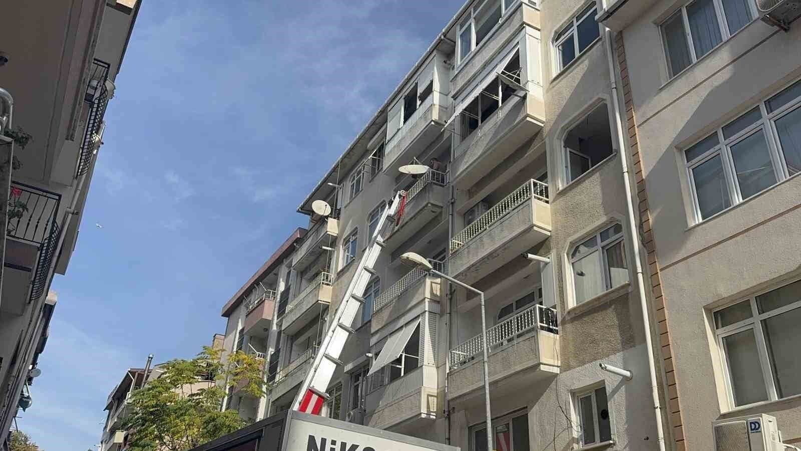 Darıca’da Kolonlarında Çatlak Tespit Edilen 5 Katlı Bina Mühürlendi